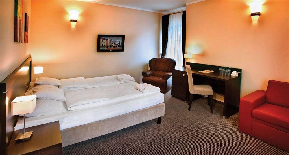 Hotel Niemcza Wino & Spa ภายนอก รูปภาพ